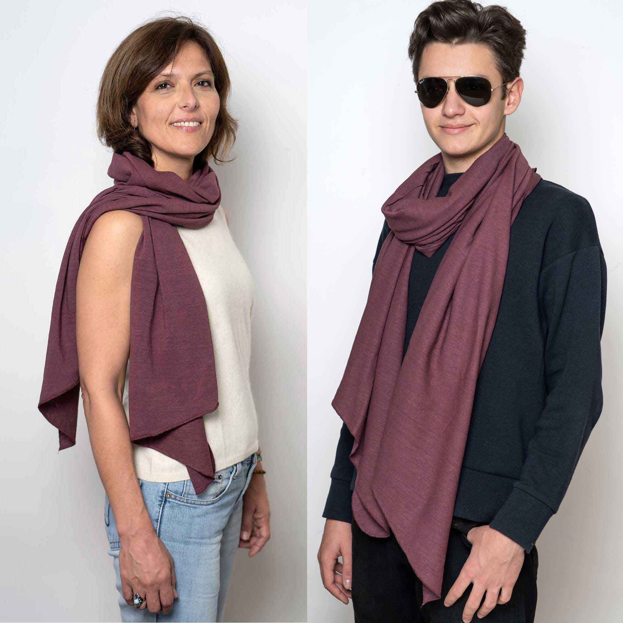 Sciarpa-canapa-bordeaux-indossata-uomo-donna Sciarpa-canapa-bordeaux-indossata-uomo-donna