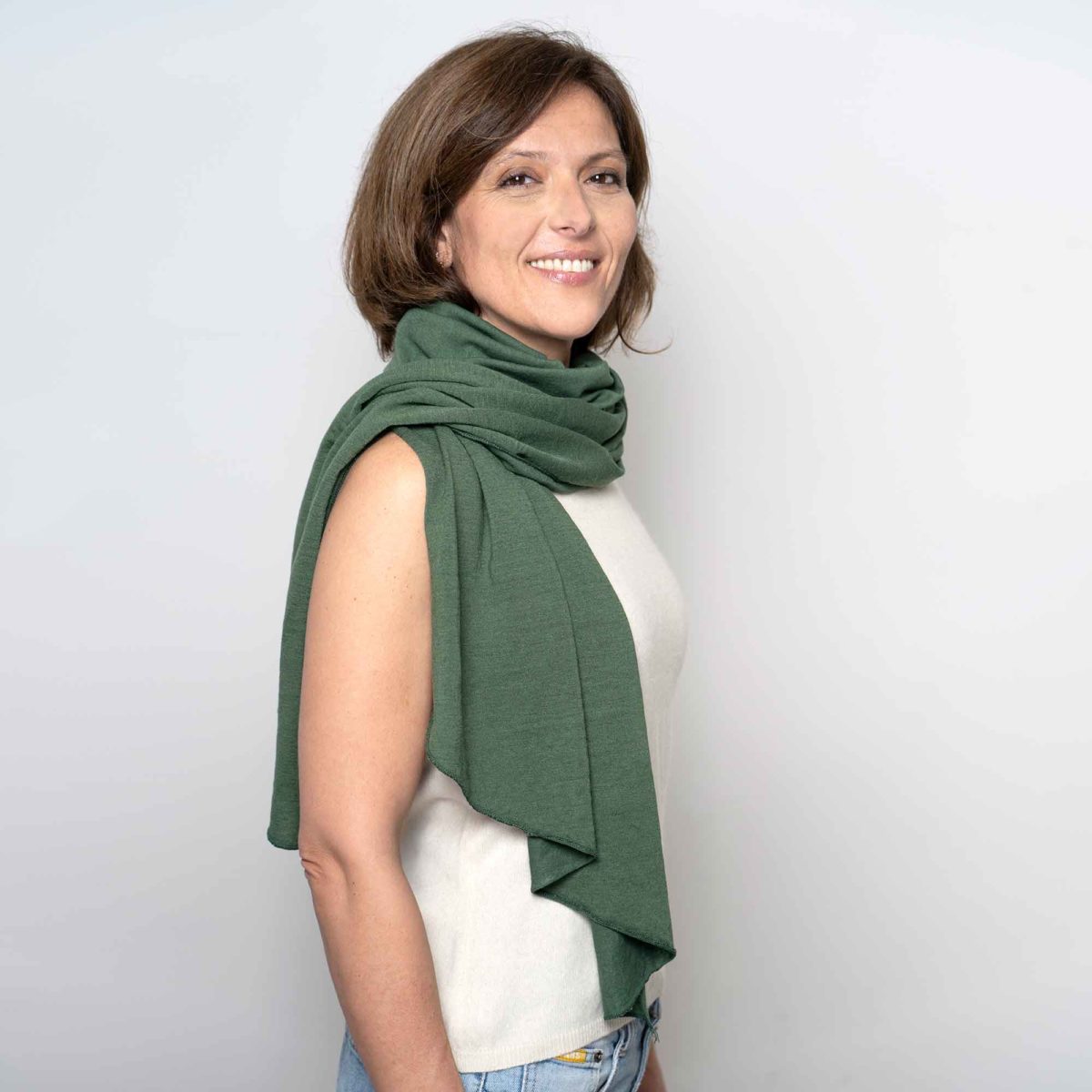 Sciarpa-canapa-verde-indossata