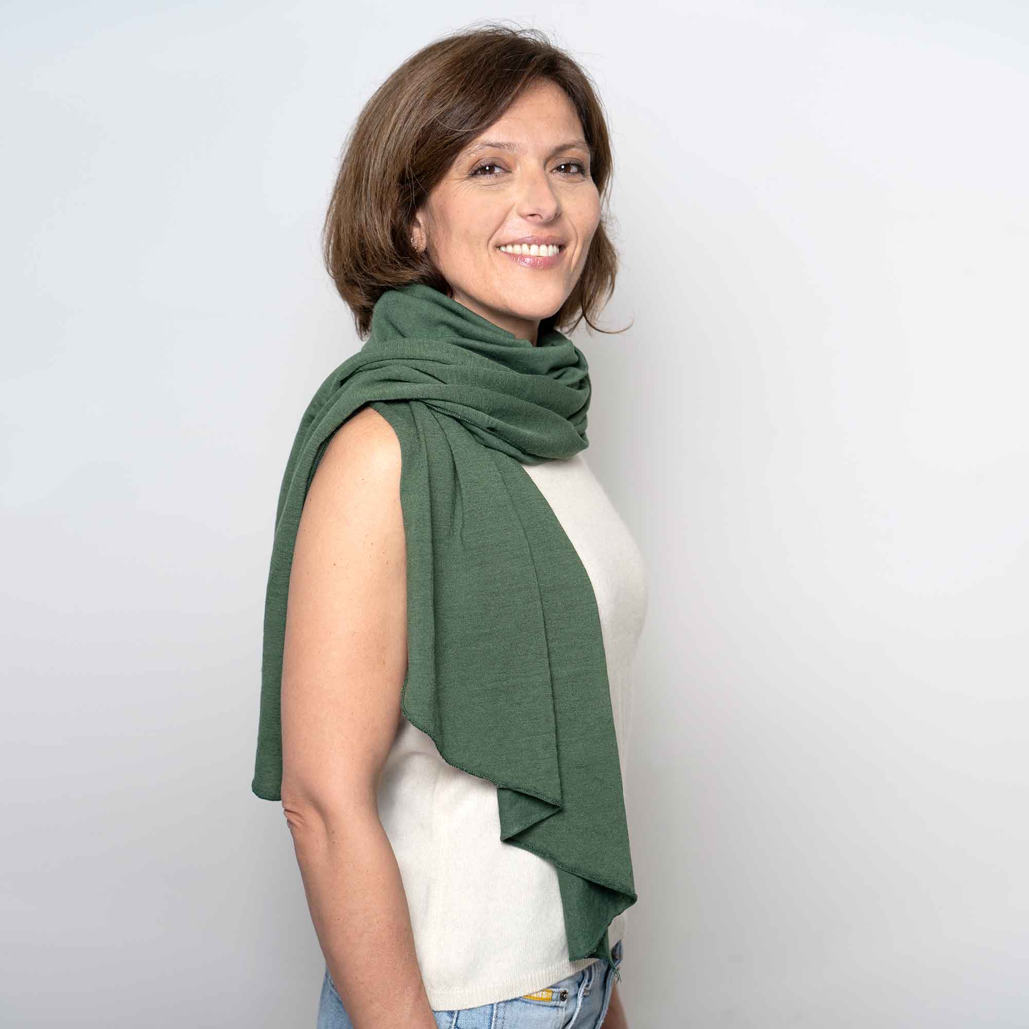 Sciarpa-canapa-verde-indossata Sciarpa-canapa-verde-indossata